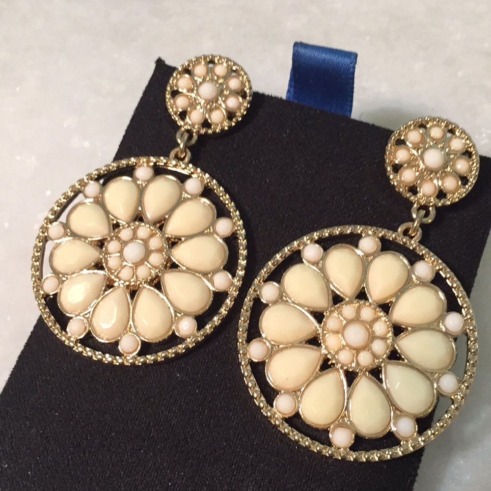 NWOT Beautiful Boho Ivory and Gold earrings